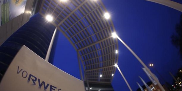 Rwe envisagerait de scinder ses activites de distribution, de reseaux et d'energies renouvelables[reuters.com]