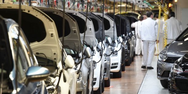 Le marche automobile allemand devrait croitre de 4% en 2015[reuters.com]