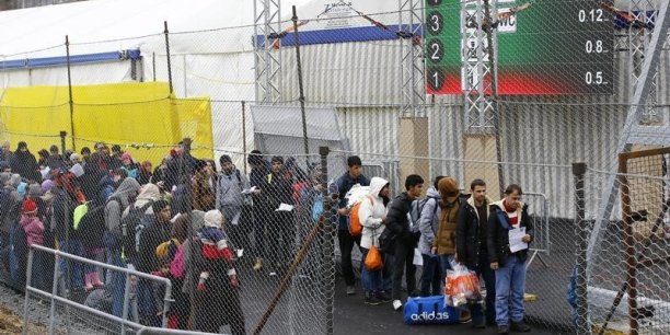 L'ue critique la decision de l'autriche sur les migrants [reuters.com]