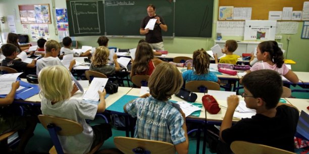 Francois hollande defend son bilan pour la reussite scolaire[reuters.com]