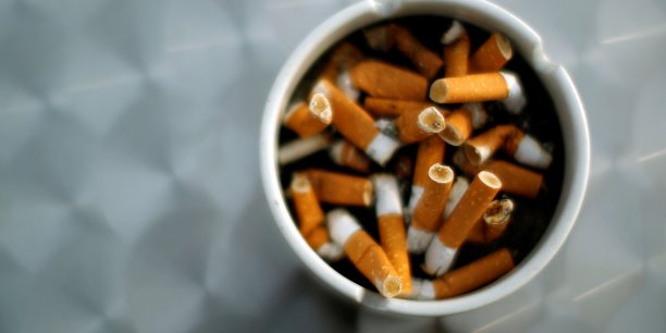 Le paquet de cigaretes neutre en france le 20 mai[reuters.com]