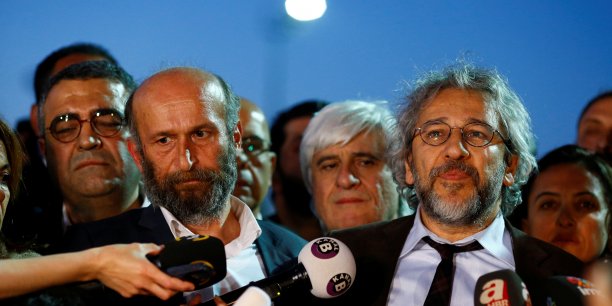 Deux journalistes turcs condamnes pour divulgation de secrets d'etat[reuters.com]