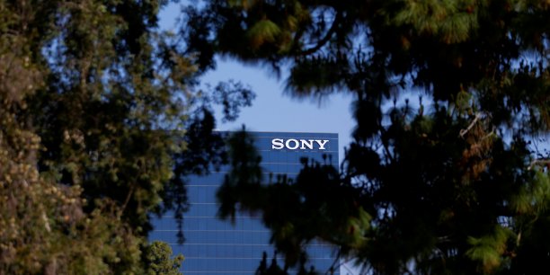 Sony table sur un benefice stable[reuters.com]