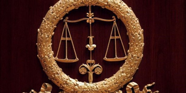 Cinq ex-salaries d'air france devant les juges[reuters.com]