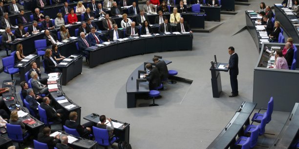 A peine quelques heures après l'approbation du plan de relance européen par le Parlement, la Cour constitutionnelle allemande suspend sa ratification.
