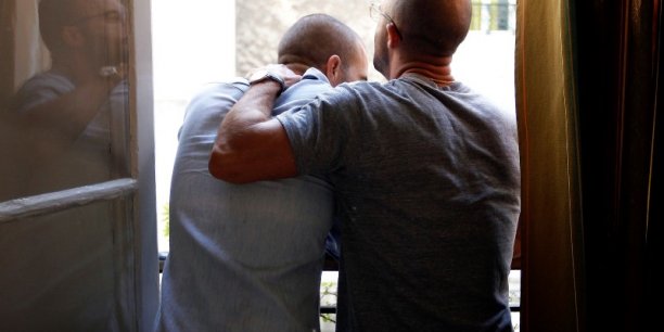 Francois fillon veut revenir sur l’adoption pleniere pour les couples homosexuels[reuters.com]