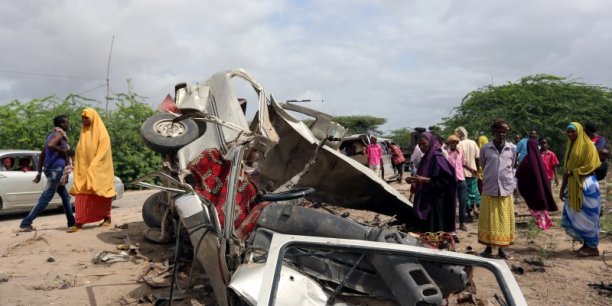Bombe sur une route en somalie, 18 morts[reuters.com]