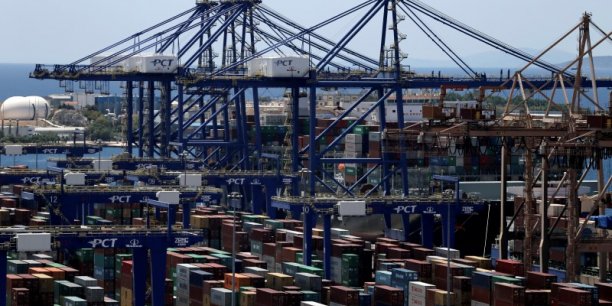 Le parlement grec ratifie la vente du port du piree au chinois cosco[reuters.com]