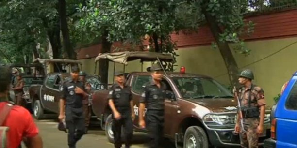 Vingt civils tues par des islamistes dans un restaurant au bangladesh[reuters.com]