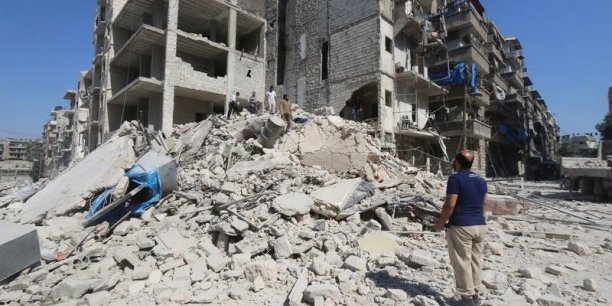 Les civils d'alep invites par texto a quitter la ville[reuters.com]