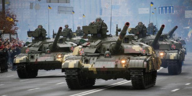 Defile militaire a kiev sur fond de regain de tension avec moscou[reuters.com]