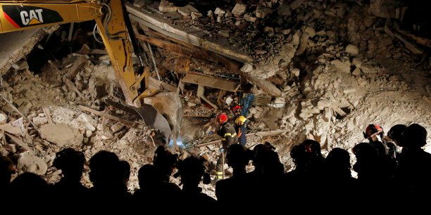 Le seisme fait au moins 250 morts en italie[reuters.com]