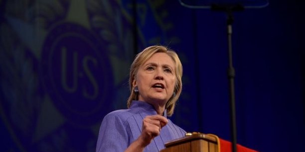Hillary clinton tend la main aux republicains decus par donald trump[reuters.com]