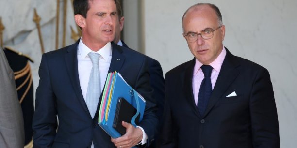 Manuel Valls, ancien Premier ministre et Bernard Cazeneuve, ancien ministre de l'Intérieur dans le gouvernement de François Hollande.