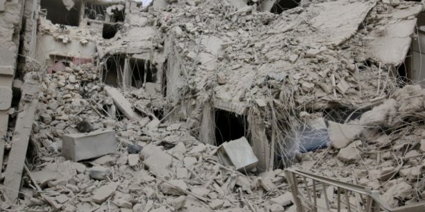 Les frappes aeriennes continuent sur alep[reuters.com]