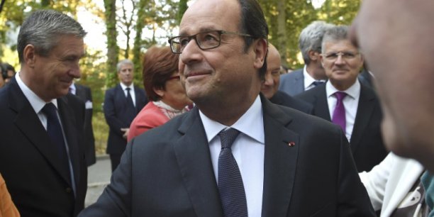Hollande promet le demantelement du camp de migrants de calais[reuters.com]