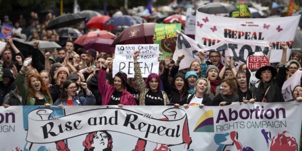 Manifestations des irlandais pour une liberalisation de l'avortement[reuters.com]