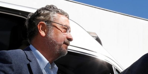 Arrestation d'un ex-ministre bresilien dans l'affaire petrobras[reuters.com]