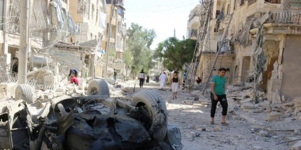 Raids aeriens sur les quartiers rebelles d'alep[reuters.com]