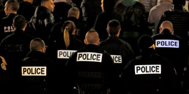 Francois hollande recevra les policiers en debut de semaine prochaine[reuters.com]