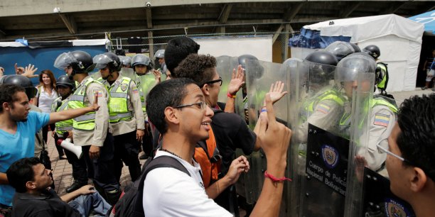 Les etudiants venezueliens manifestent contre maduro[reuters.com]