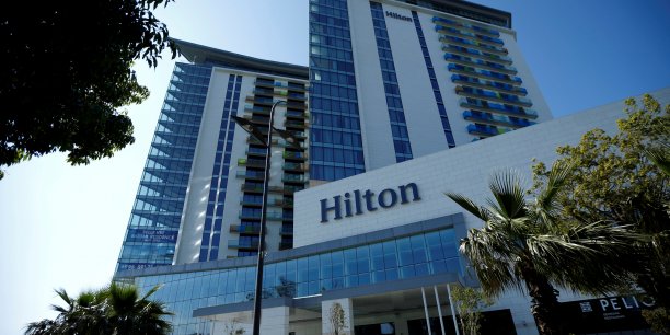 Hilton abaisse sa prevision de revenu par chambre pour la 3e fois[reuters.com]