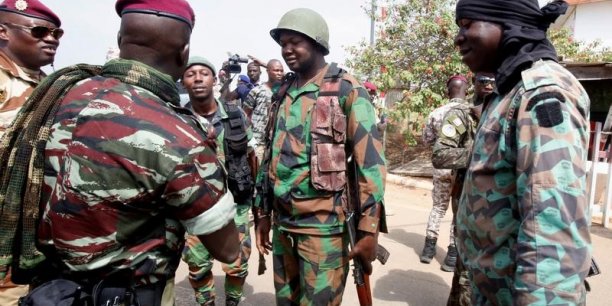 Deux soldats tues dans de nouveaux troubles en cote d'ivoire[reuters.com]
