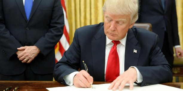 Donald trump signe un premier decret presidentiel sur l'obamacare[reuters.com]