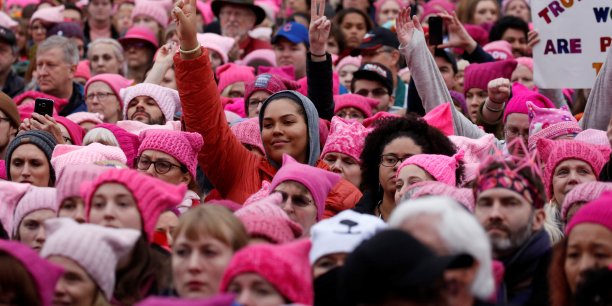 Les femmes en marche contre le sexisme de trump[reuters.com]