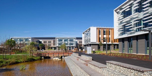 Le nouveau campus technologique de Thales à Mérignac, ensemble immobilier ultra-moderne et de haute qualité environnementale, accueille aujourd'hui 2.300 collaborateurs.