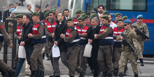 Une quarantaine de militaires putchistes juges en turquie[reuters.com]