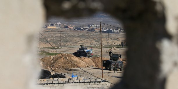 Les irakiens preparent l'attaque de l'aeroport de mossoul[reuters.com]