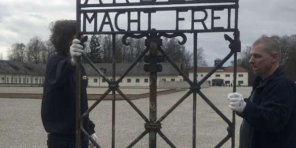Dachau recupere son portail vole en 2014[reuters.com]