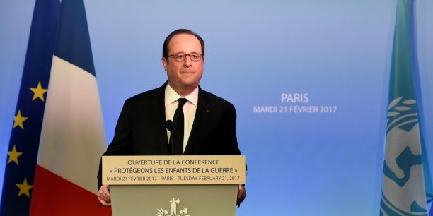 Hollande annonce que la france ne succombera pas a l'extremisme[reuters.com]