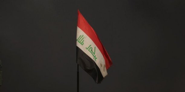 Babgdad donne l'ordre de bombarder une cible de l'ei en syrie[reuters.com]