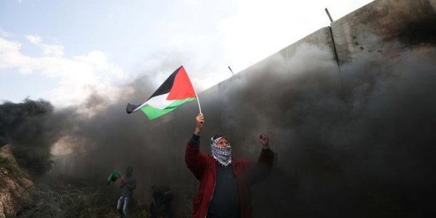 Des parlementaires demandent a hollande de reconnaitre la palestine[reuters.com]