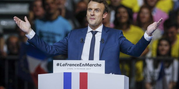 Macron gagne quatre points et passe devant fillon[reuters.com]