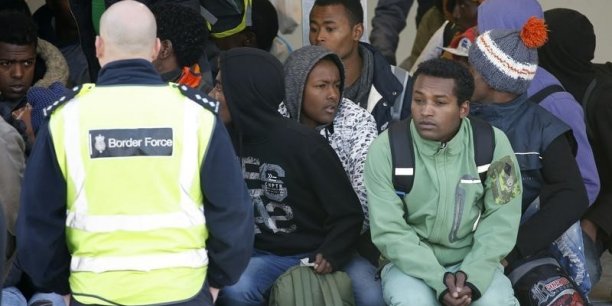 Des centaines de migrants de retour a calais[reuters.com]