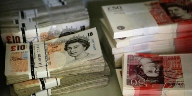 Les grands patrons britanniques gagnent 400 fois le smic[reuters.com]