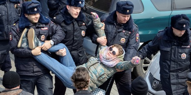 Arrestations en russie lors de manifestations anti-corruption[reuters.com]