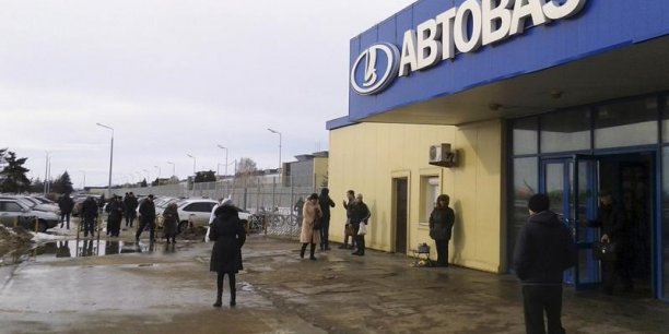 Le constructeur russe avtovaz envisagerait un retrait de la cote[reuters.com]
