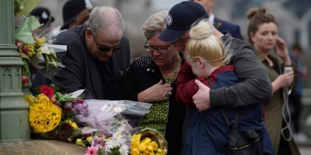 Hommage a londres aux victimes de l'attaque de westminster[reuters.com]