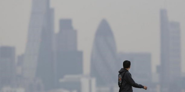 Londres demande le report d'un plan de lutte contre la pollution[reuters.com]