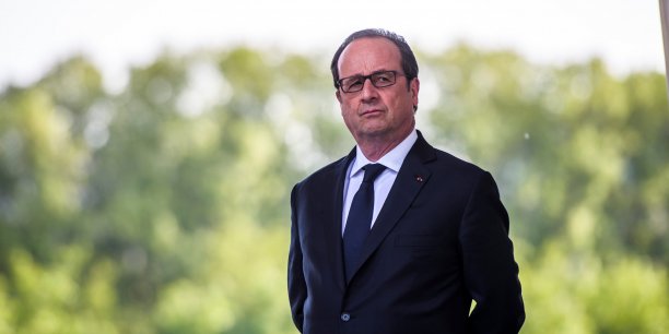 Hollande preside l'hommage aux policier tue jeudi[reuters.com]