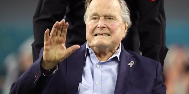 L'ex-president george h.w. bush toujours hospitalise, souffre de bronchite[reuters.com]
