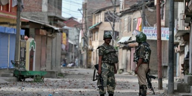 Une base militaire attaquee au cachemire indien, 3 morts[reuters.com]