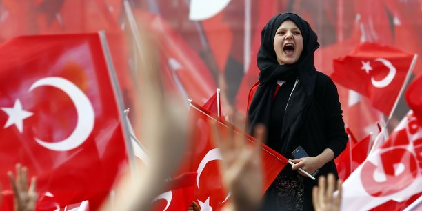 La reforme constitutionnelle turque adoptee par 51.4% des voix[reuters.com]