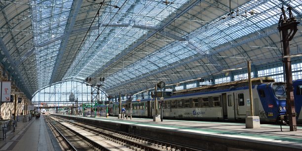 Le pôle d’échanges multimodal de Bordeaux Saint-Jean est un carrefour sur le corridor Atlantique qui intègre réseaux de transport urbain et interurbain, TER, Intercités et TGV.