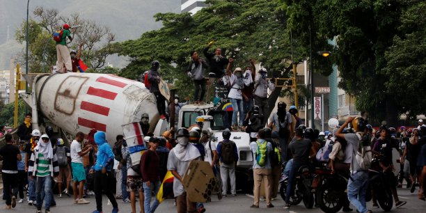 Le bilan des violences au venezuela s'alourdit a 51 morts[reuters.com]
