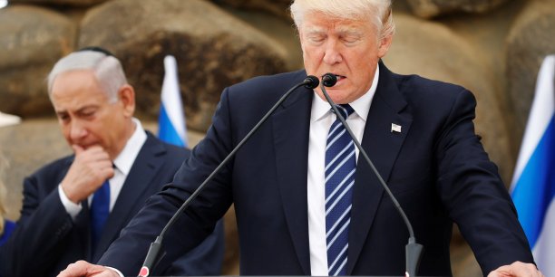 Trump rend hommage a yad vashem aux victimes de l'holocauste[reuters.com]